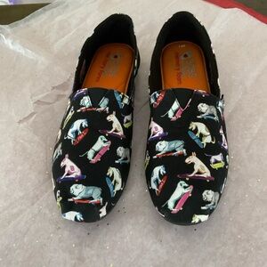 Skechers Bobs “Wag Town” Dogs on skateboards shoes Size 8.5